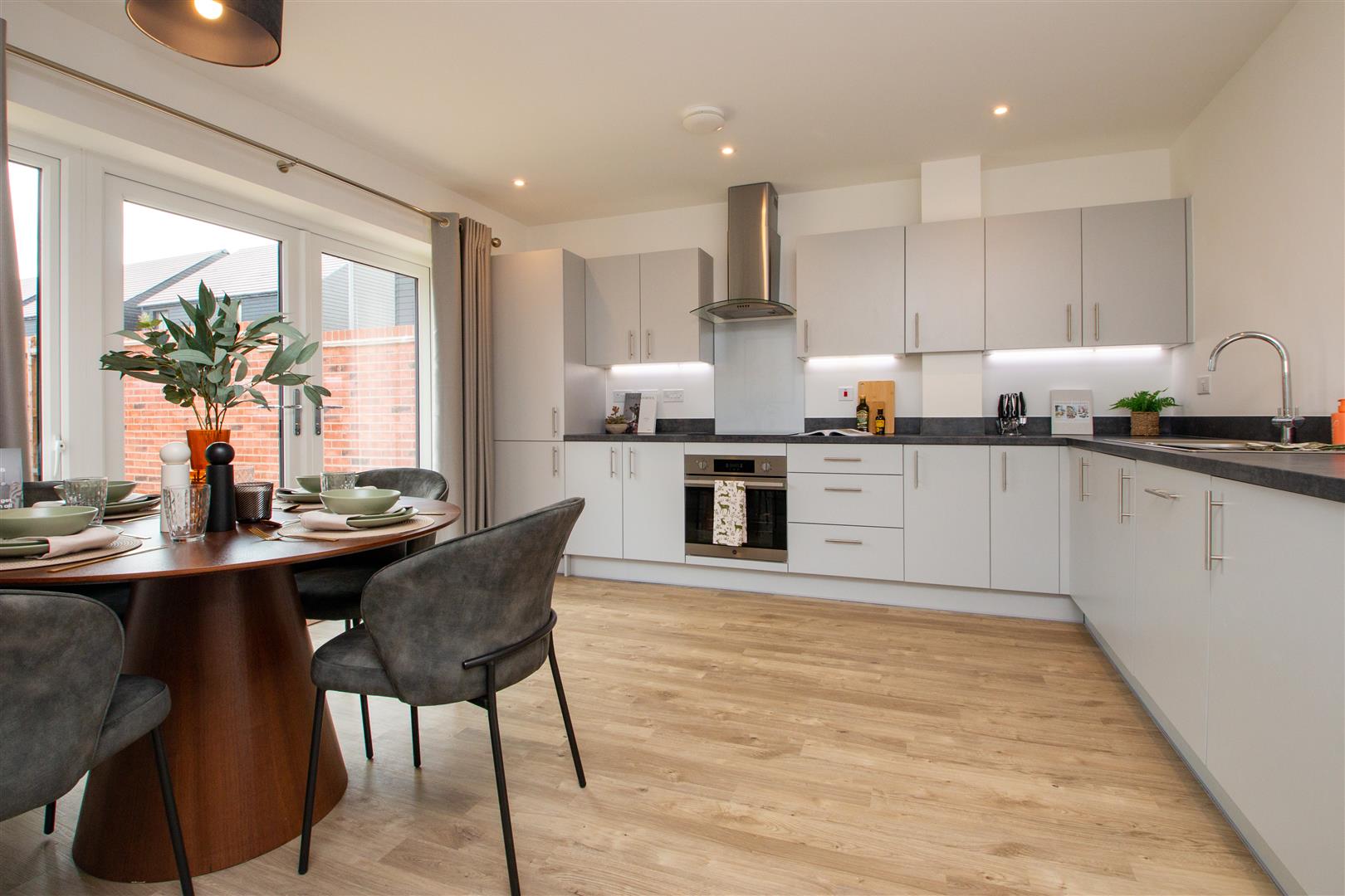 3 bed property in Eredine Crescent, Milton Keynes